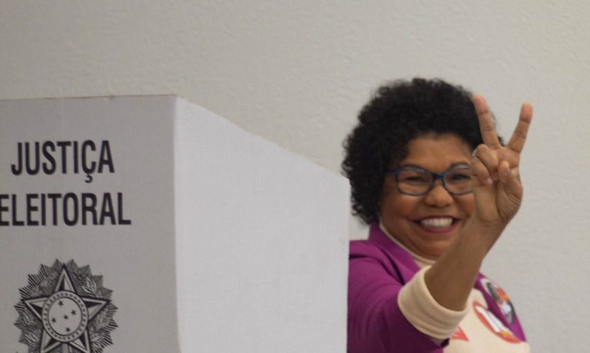 Candidata Vera Lucia vota no bairro do Ipiranga, em São Paulo