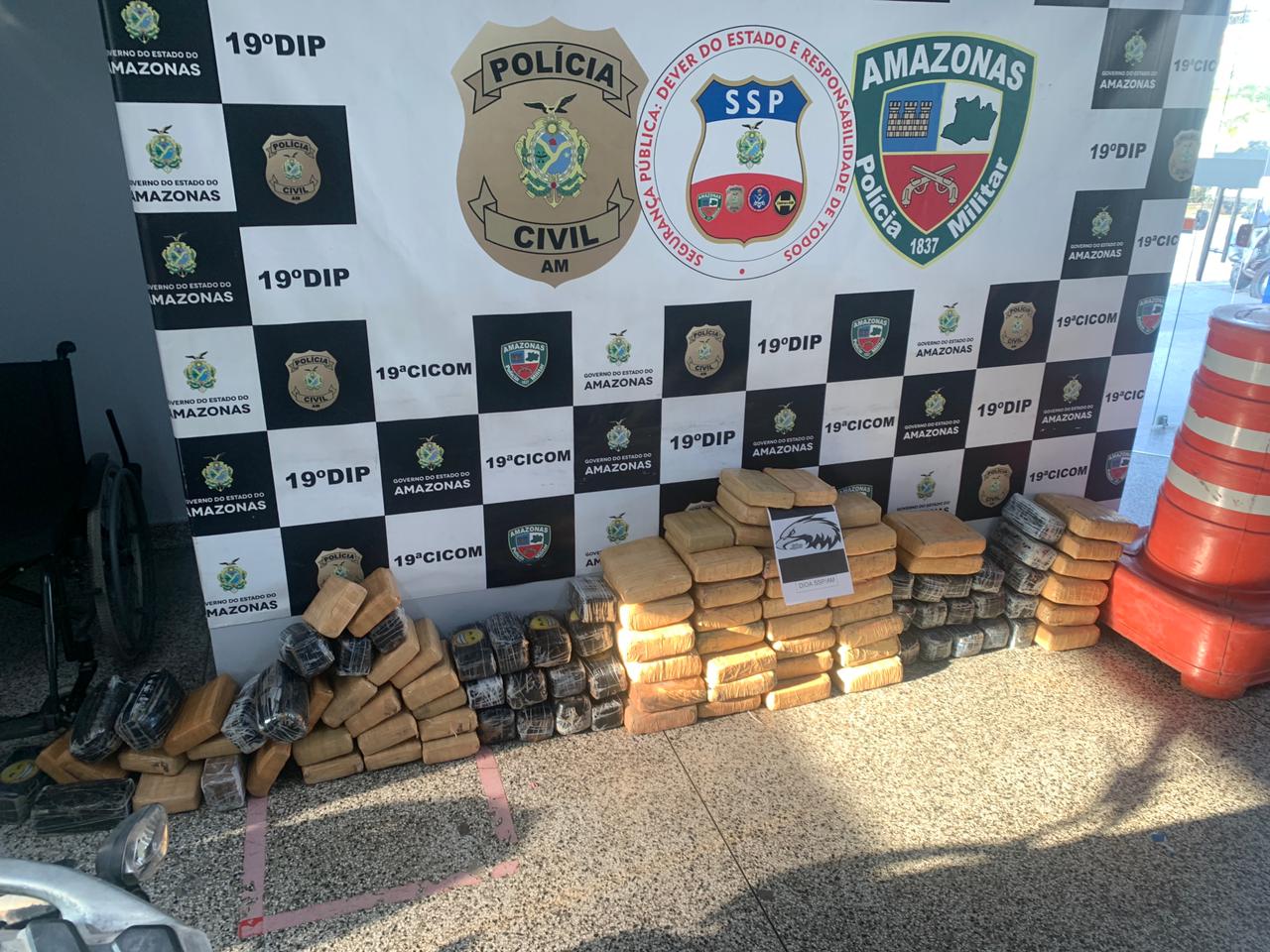 PRF e SSP-AM apreendem 233 kg de droga em avião que pousou em terreno na BR-174