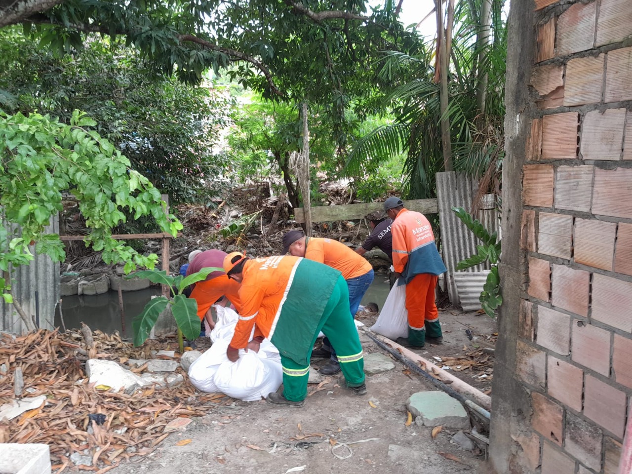 Obras de rip-rap avançam para conter erosão no Bairro Cidade Nova