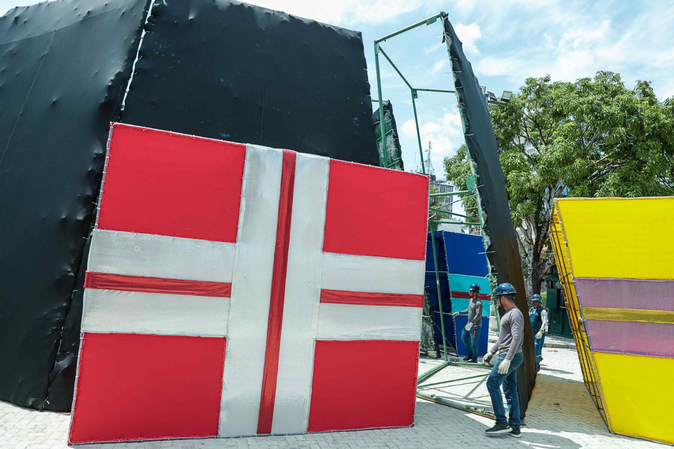 Começa montagem do ‘Mundo Encantado do Natal’ em Manaus