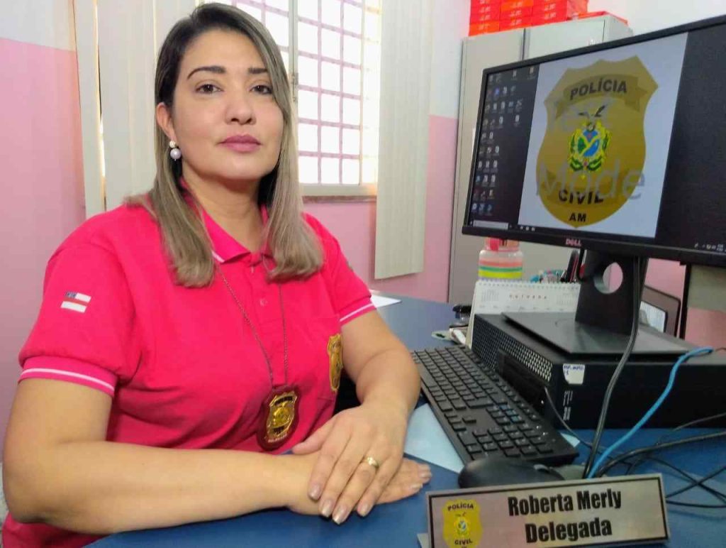 PC-AM_DELEGADA-ROBERTA-MERLY_FOTO-DIVULGACAO.jpg