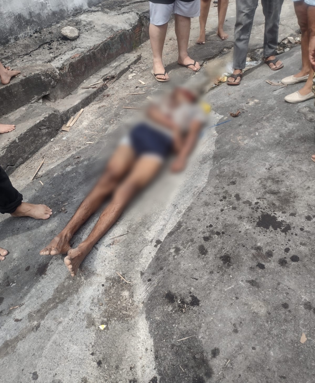 Suposto ladrão é espancado pela população no bairro Jorge Teixeira