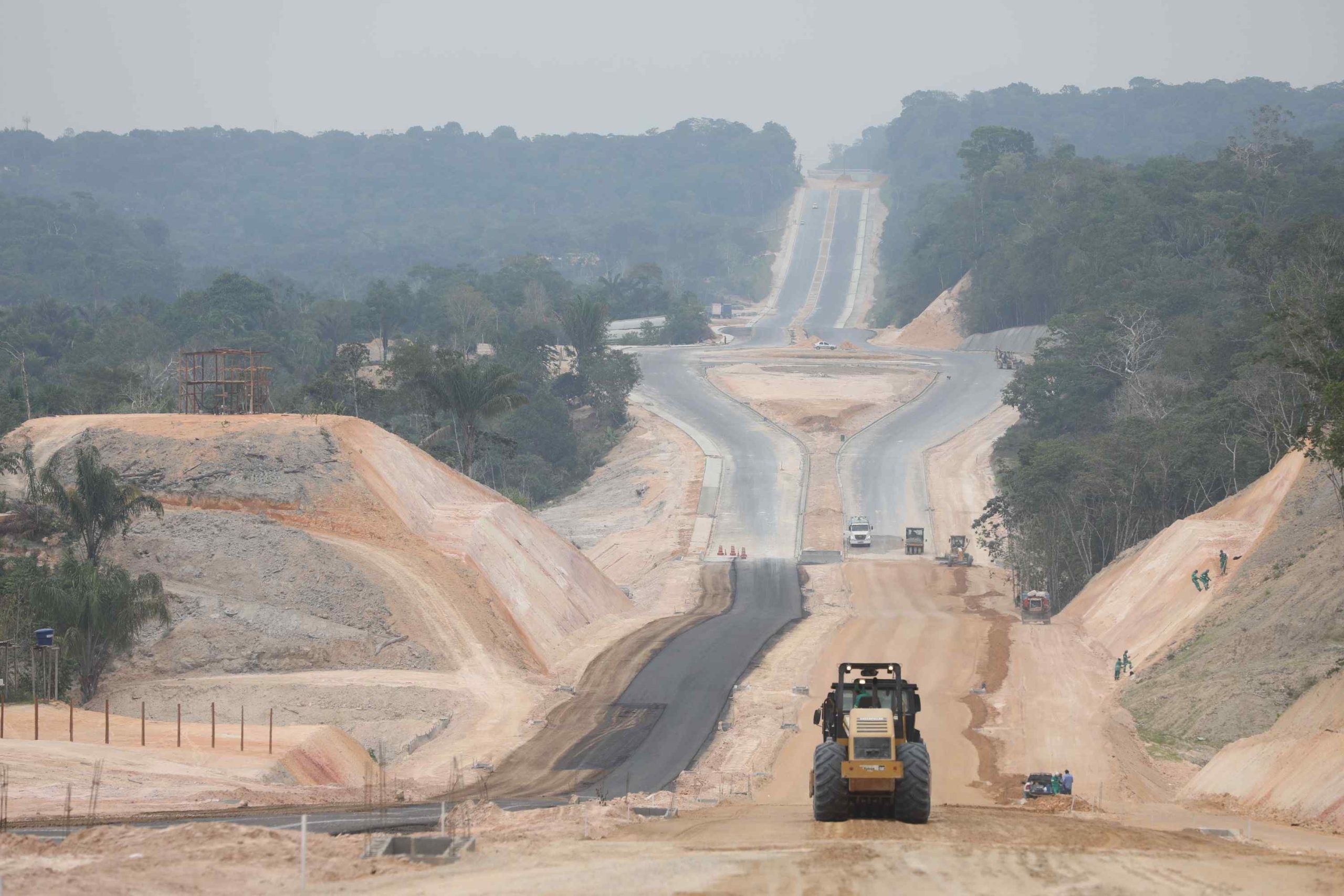 Wilson Lima destaca que mais de 160 obras estão em andamento no Amazonas