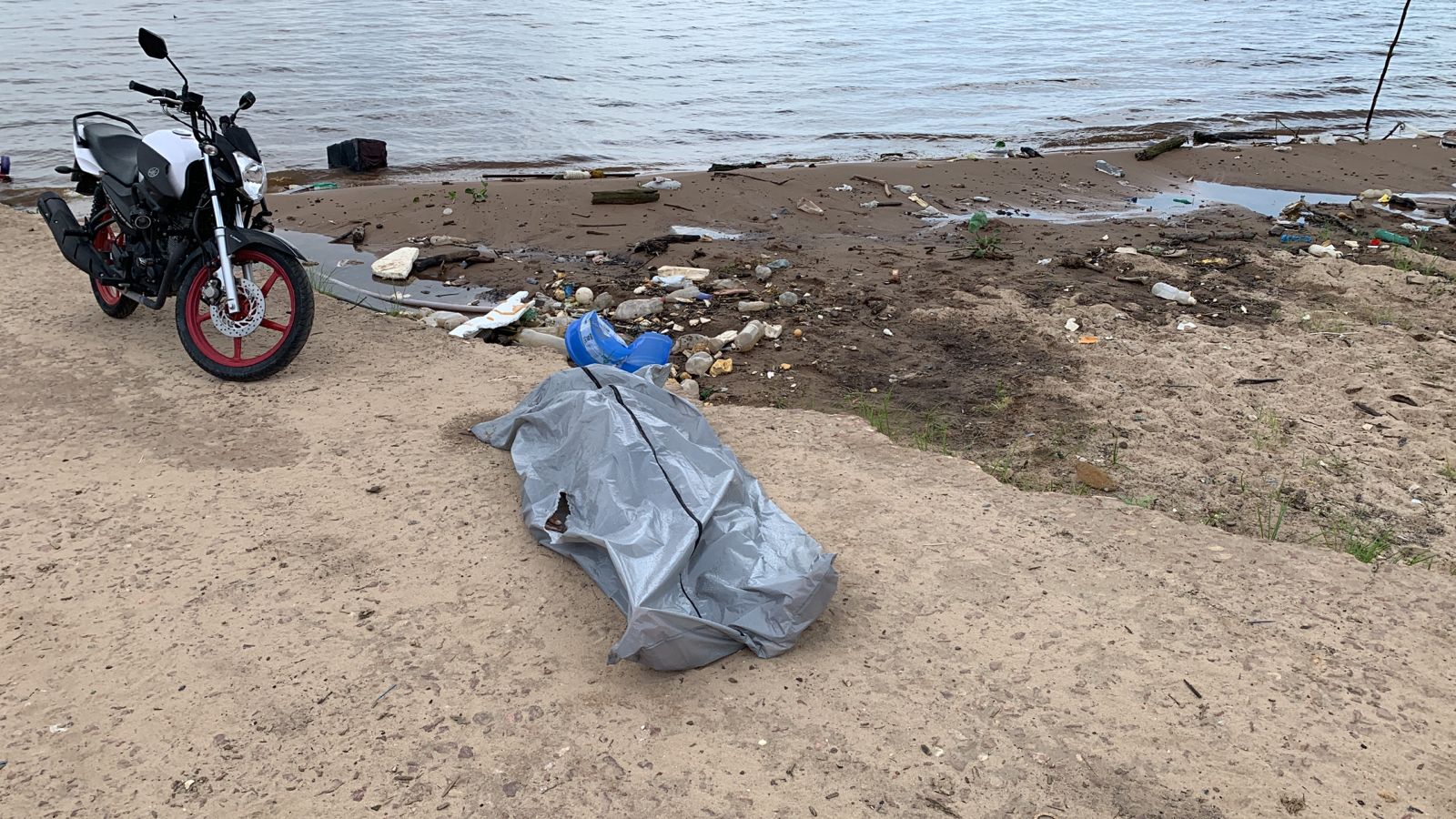 Homem morre afogado após mergulhar na Ponta Negra neste domingo (20)