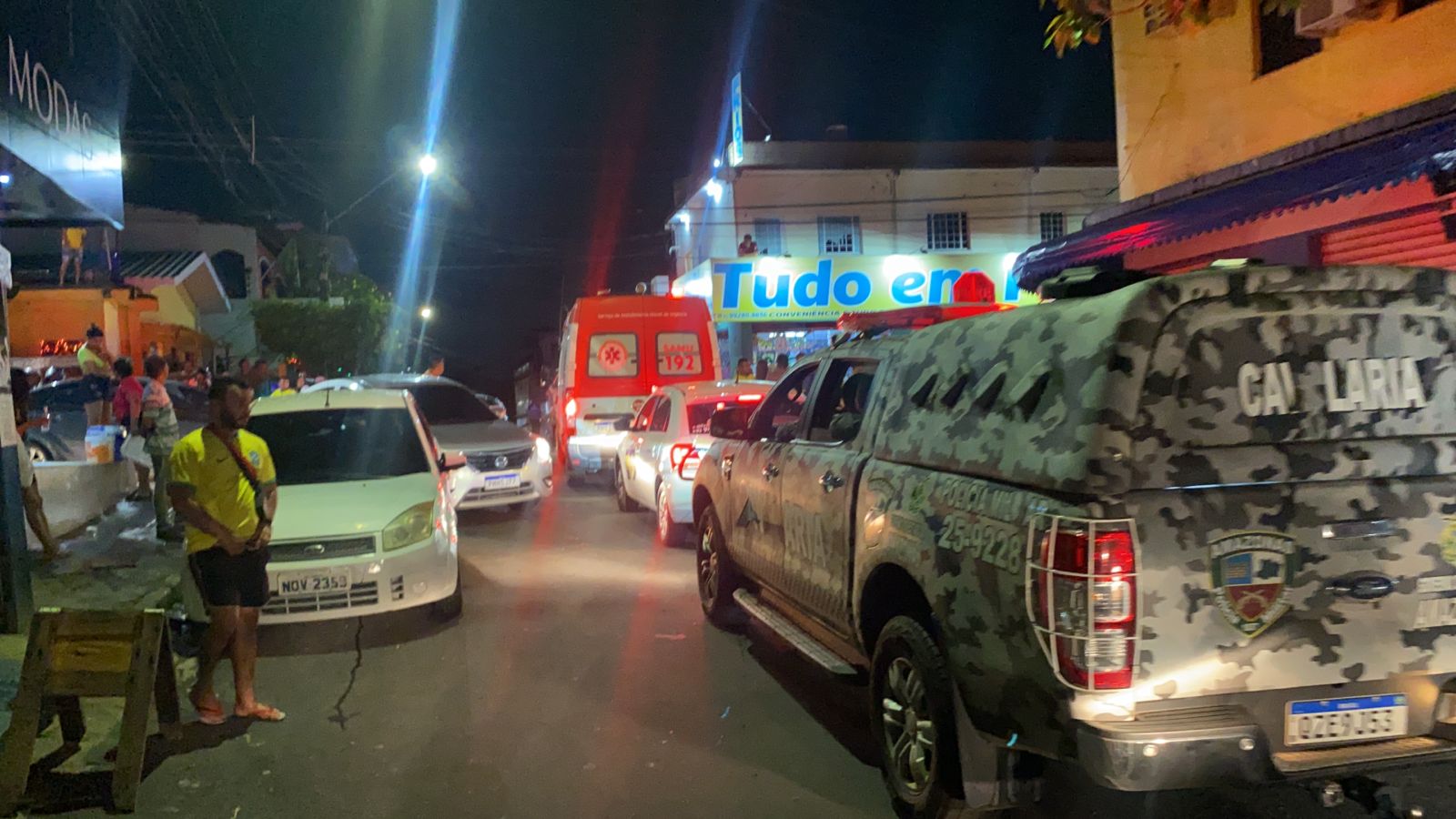 Tiroteio no bairro Alvorada assusta  frequentadores da ‘Rua da Copa’ em Manaus; veja vídeo