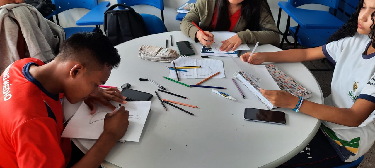 Projeto associa poderes de super-heróis ao ensino de química em escola do AM