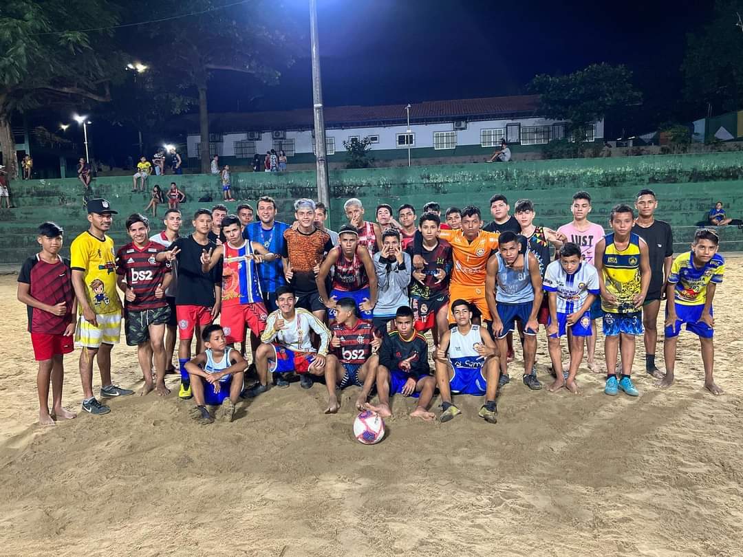 Em Alvorada, amigos usam futebol para estimular a solidariedade