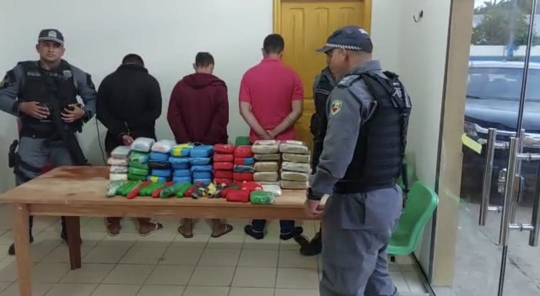 Trio é preso transportando drogas em lancha no interior do AM