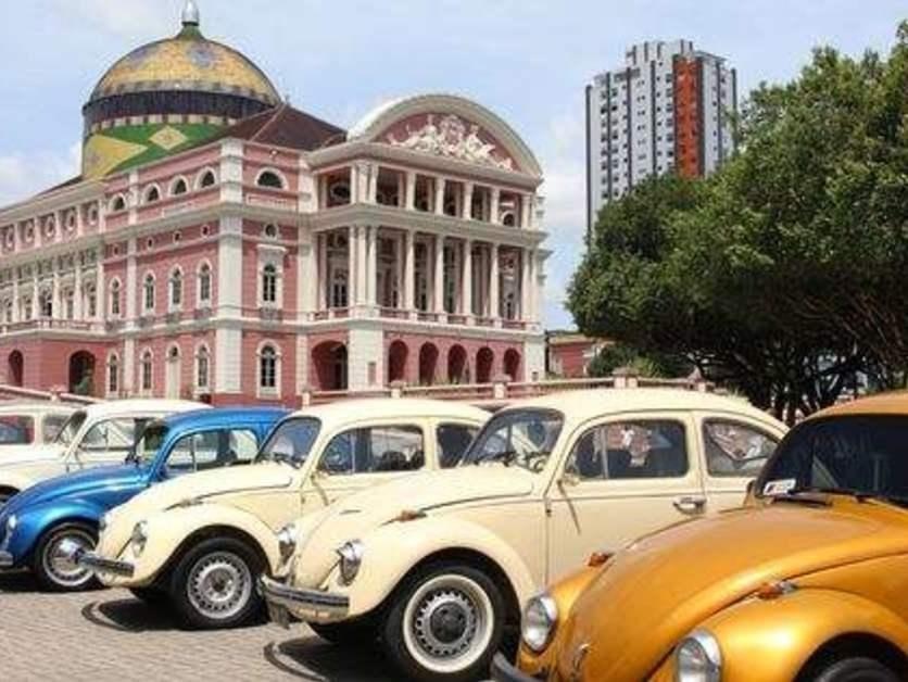 Dia Nacional do Fusca: Largo São Sebastião sedia exposição de carros antigos, em Manaus