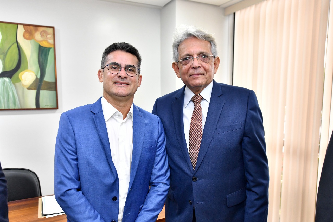 Prefeito participa da posse de Pauderney Avelino na Sedecti