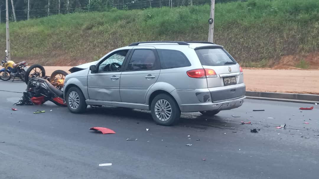 Casal morre após colisão entre carro e moto no Tarumã, em Manaus