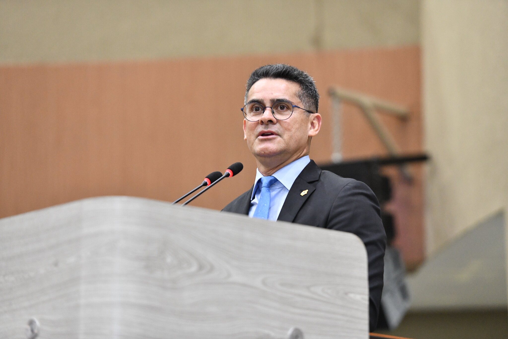 Prefeito David Almeida participa de posse de vereadores e destaca autonomia entre poderes