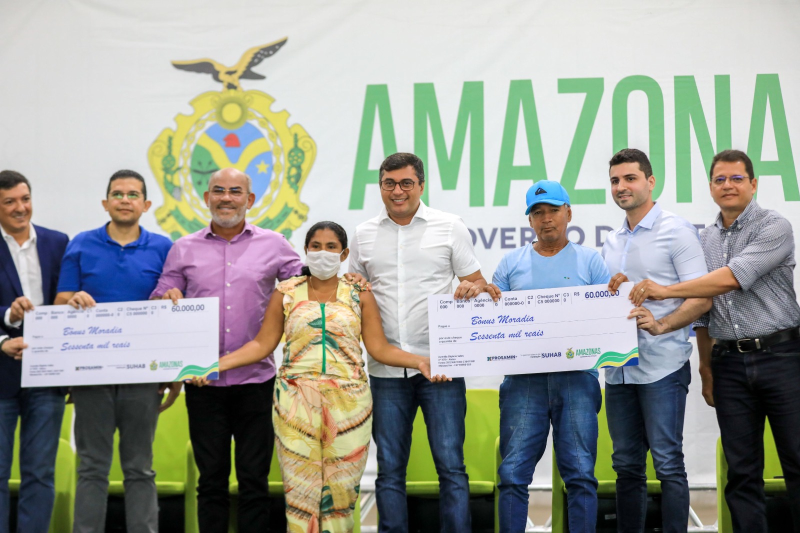 Wilson Lima realiza pagamento de indenização do Prosamin+ para 98 famílias em Manaus
