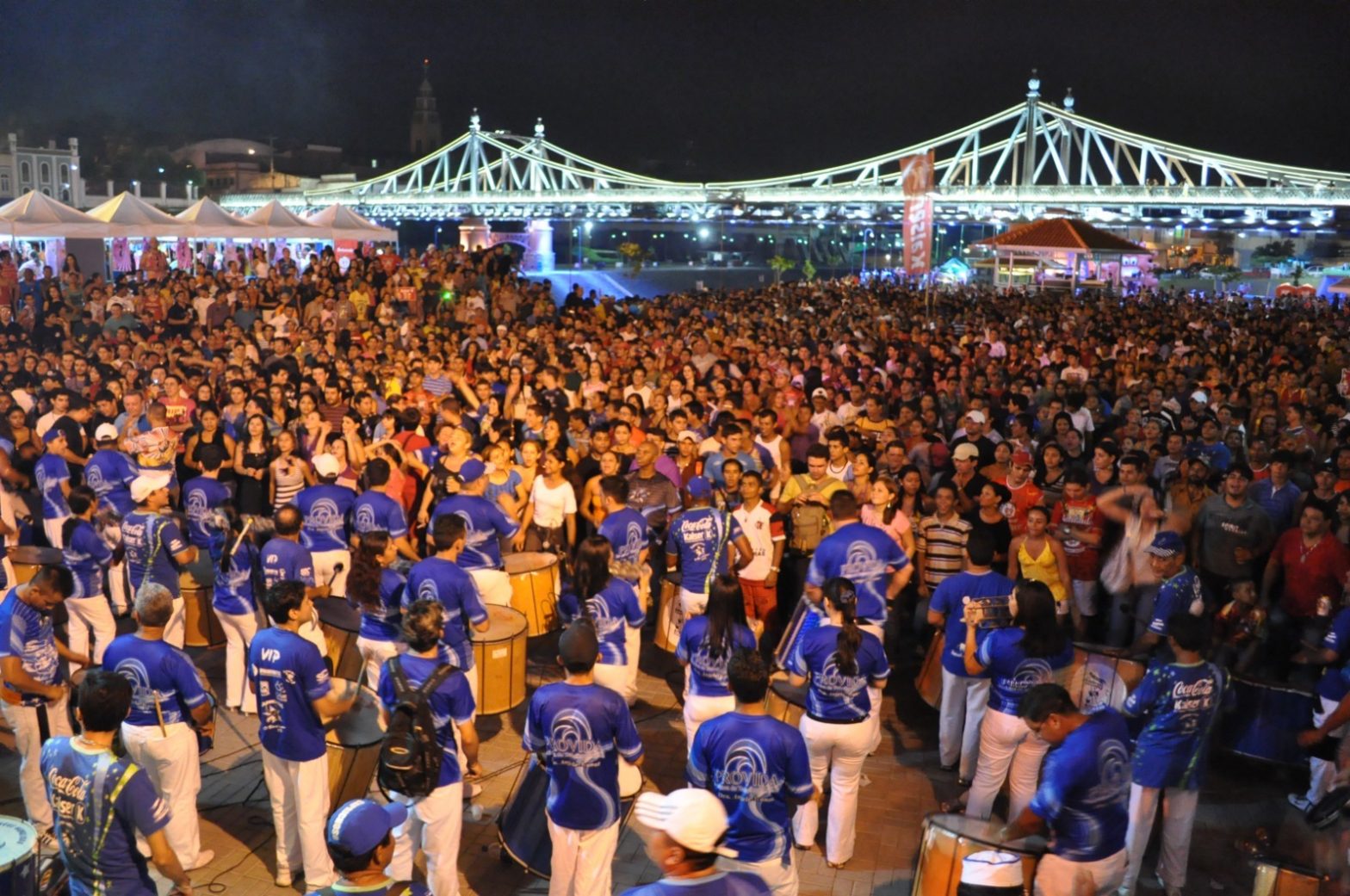 Blocos e escolas de samba do Grupo Experimental se apresentam na zona norte