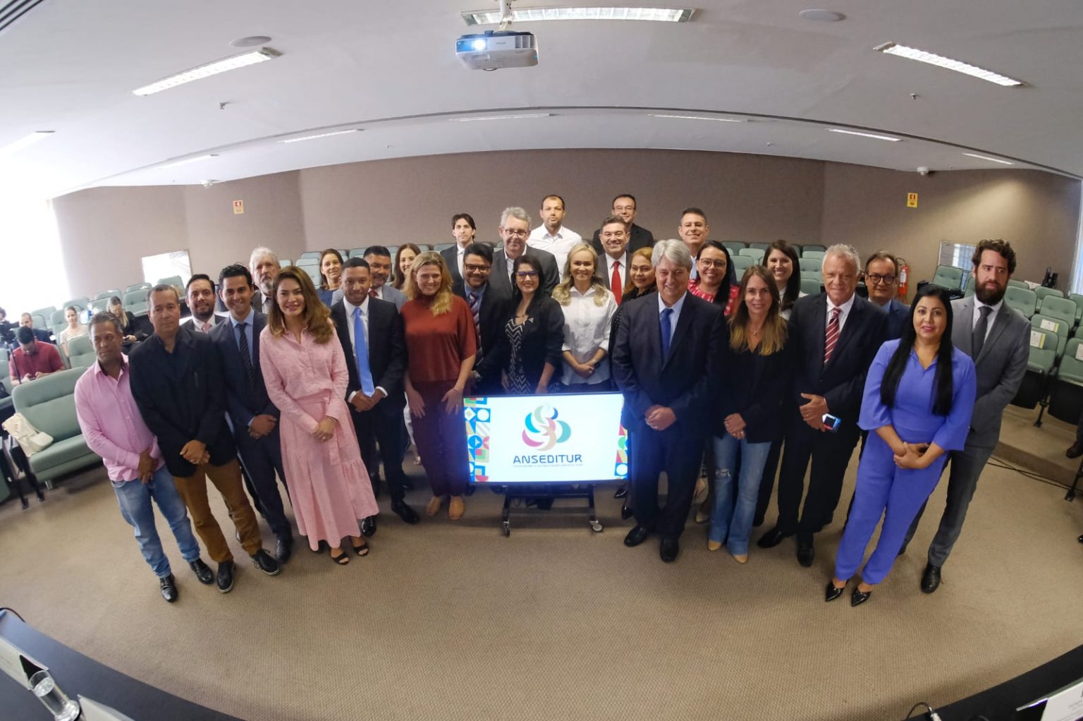 Políticas públicas para o turismo em Manaus são discutidas em Brasília