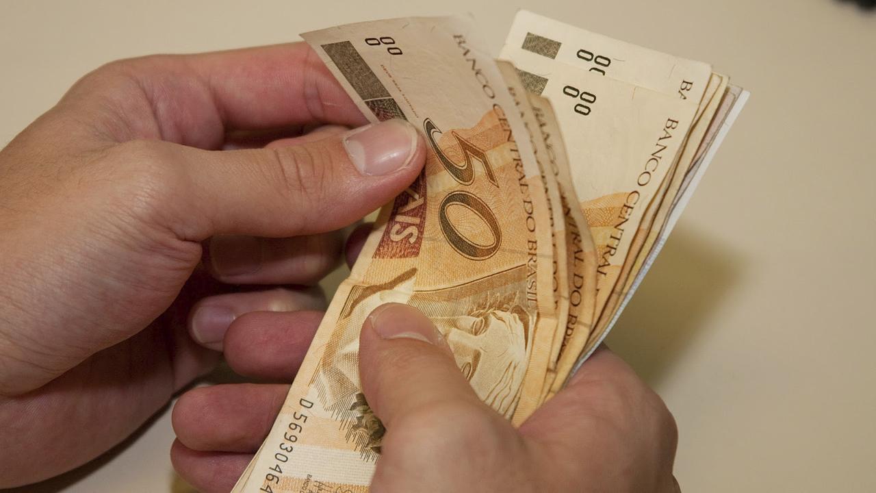 Estelionatário é preso com R$ 5 mil em notas falsas em Manaus