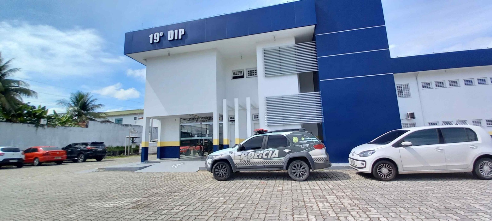 Homem é preso com 13 celulares roubados e drogas no bairro Ponta Negra, em Manaus