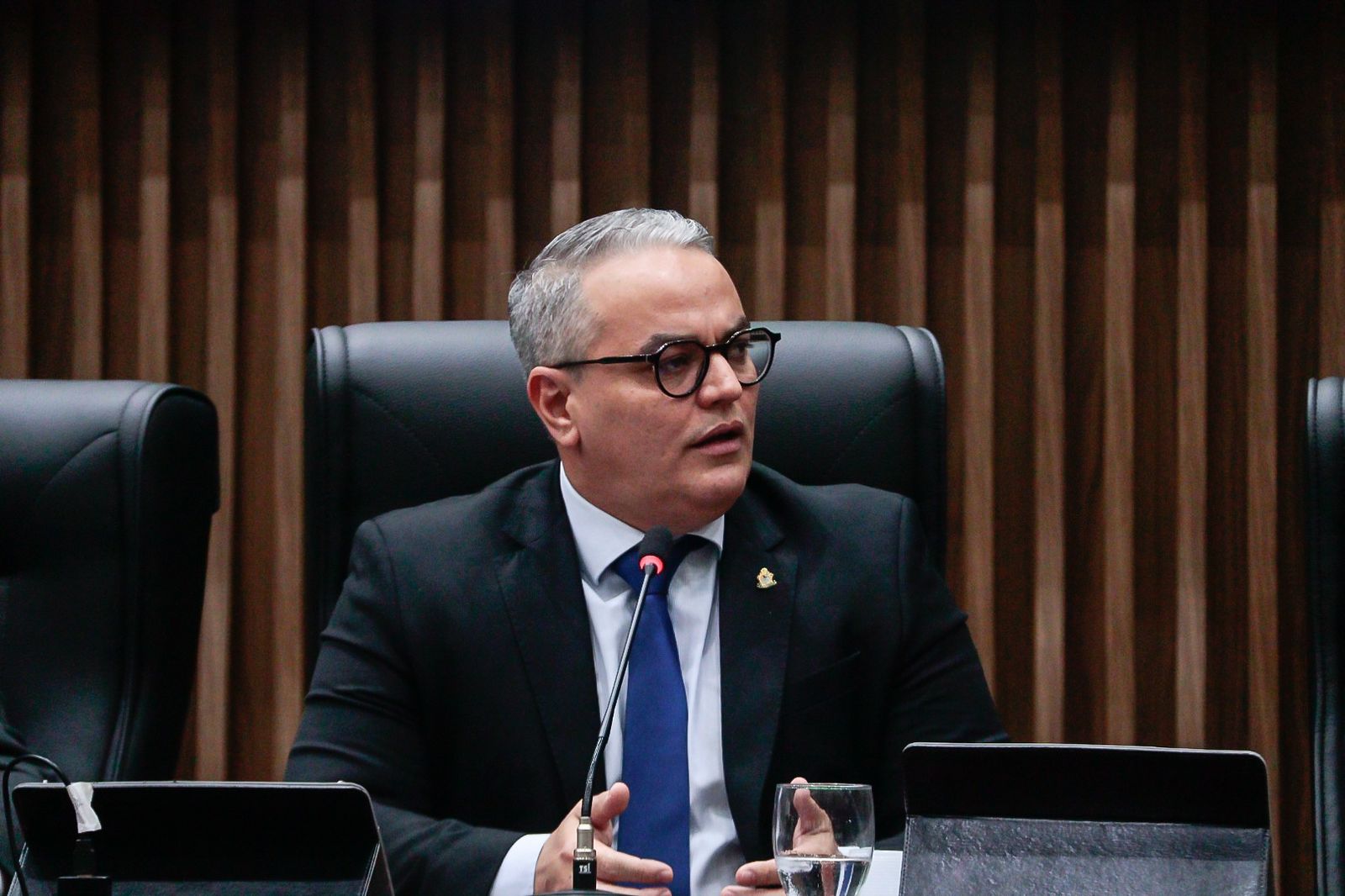 Lissandro Breval defende a realização de concursos para reforçar escolas