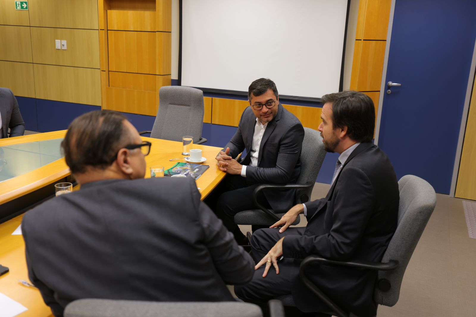 Em reunião, Wilson Lima pede melhoria na conectividade da internet nos municípios do AM