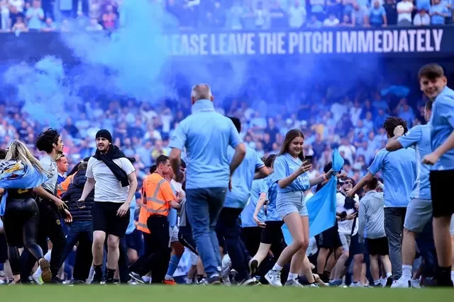 Crowd invades, City beat Chelsea to lift Premier League trophy
