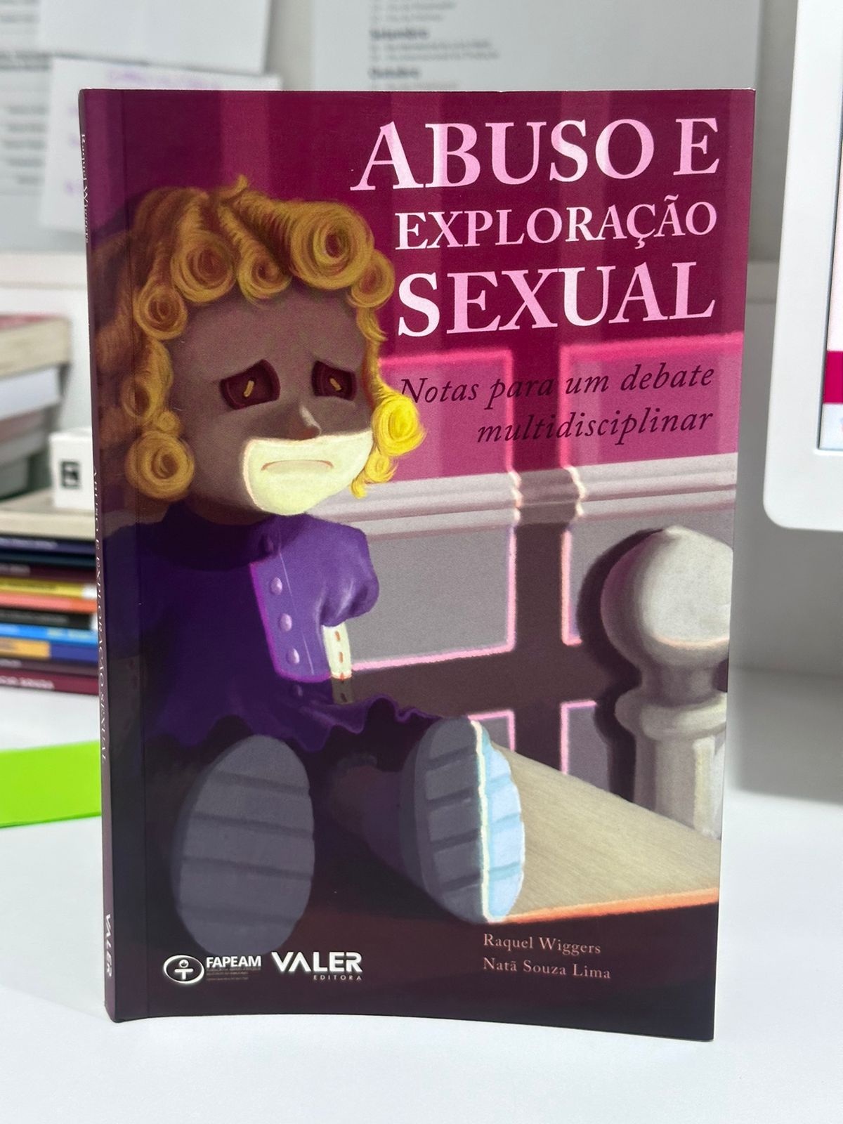 Abuso e exploração sexual contra crianças é tema de livro da Valer