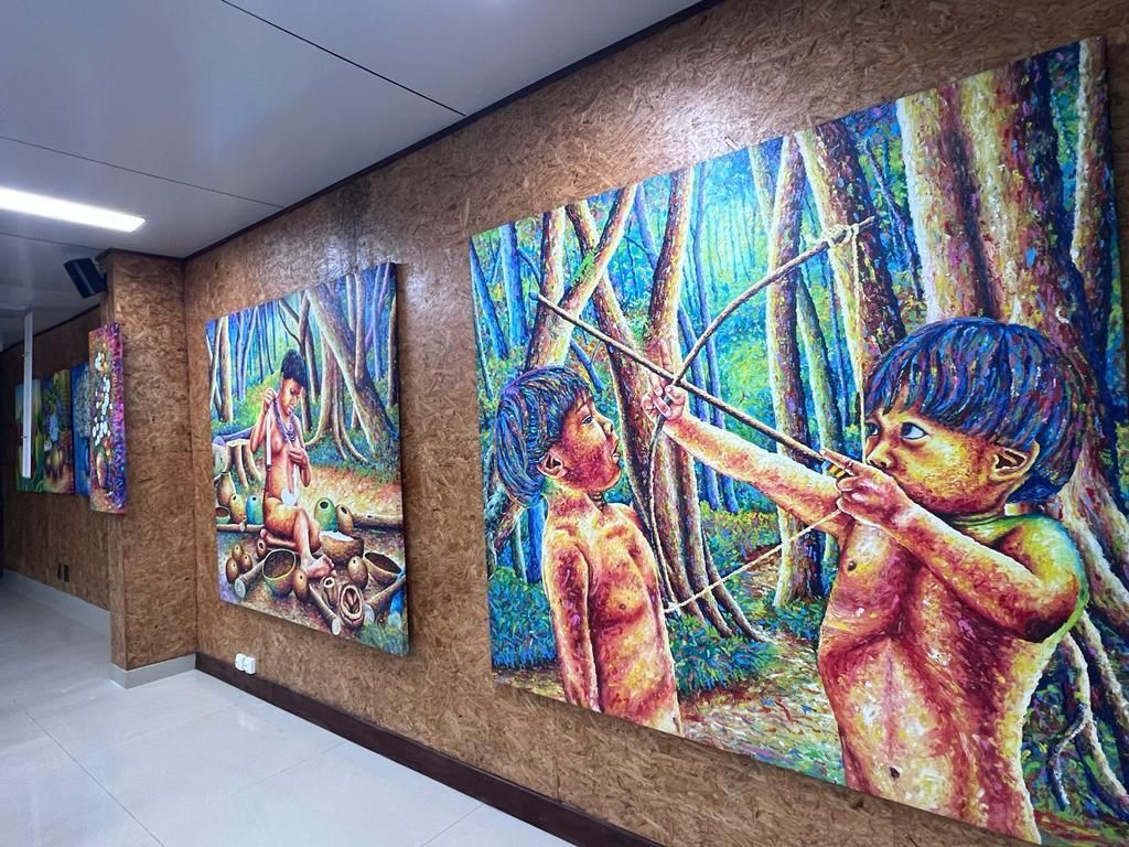Exhibition “All colors” highlights works by Rubens Belém, from Parintin, in Manaus