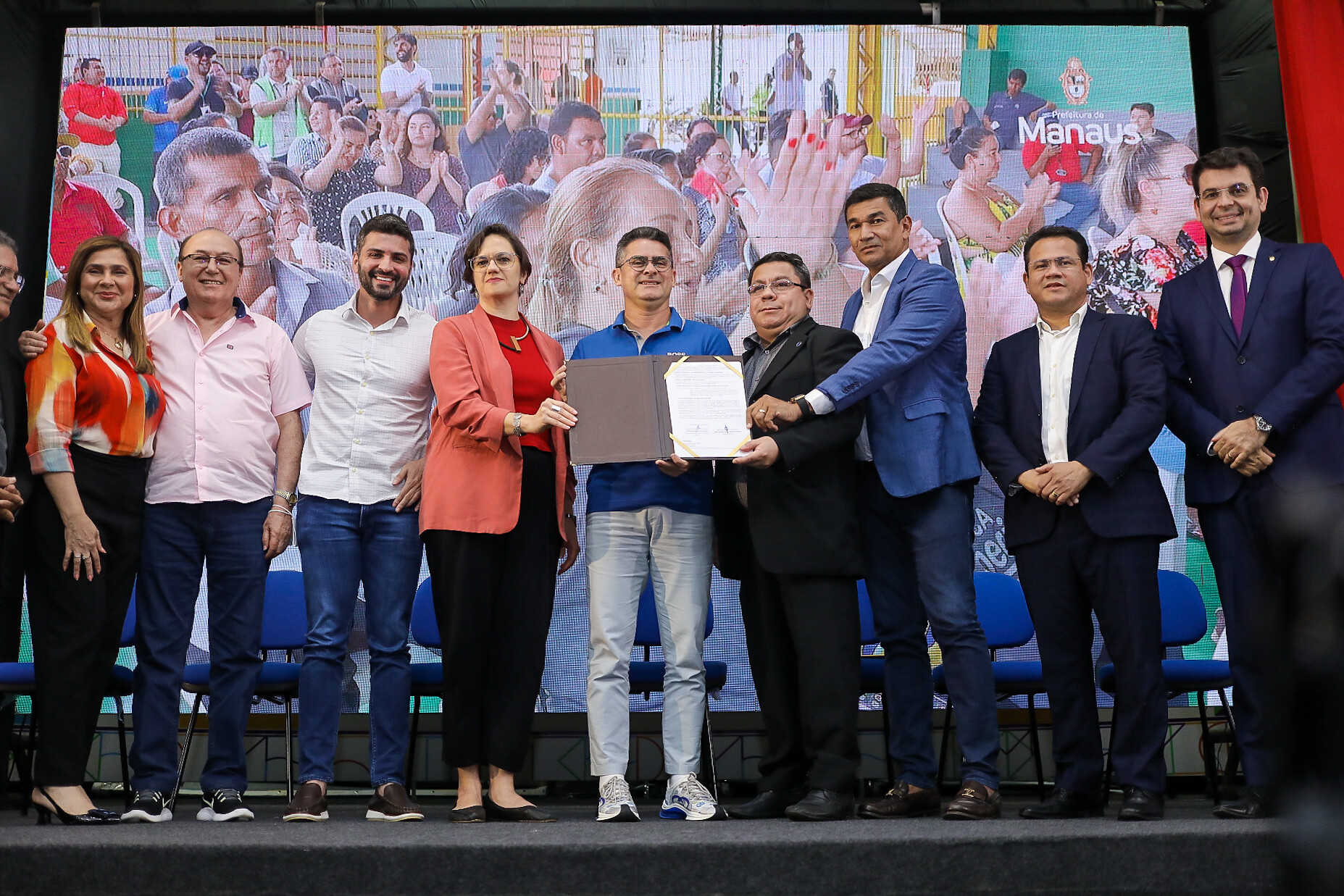 Prefeito assina termo para promover regularização fundiária