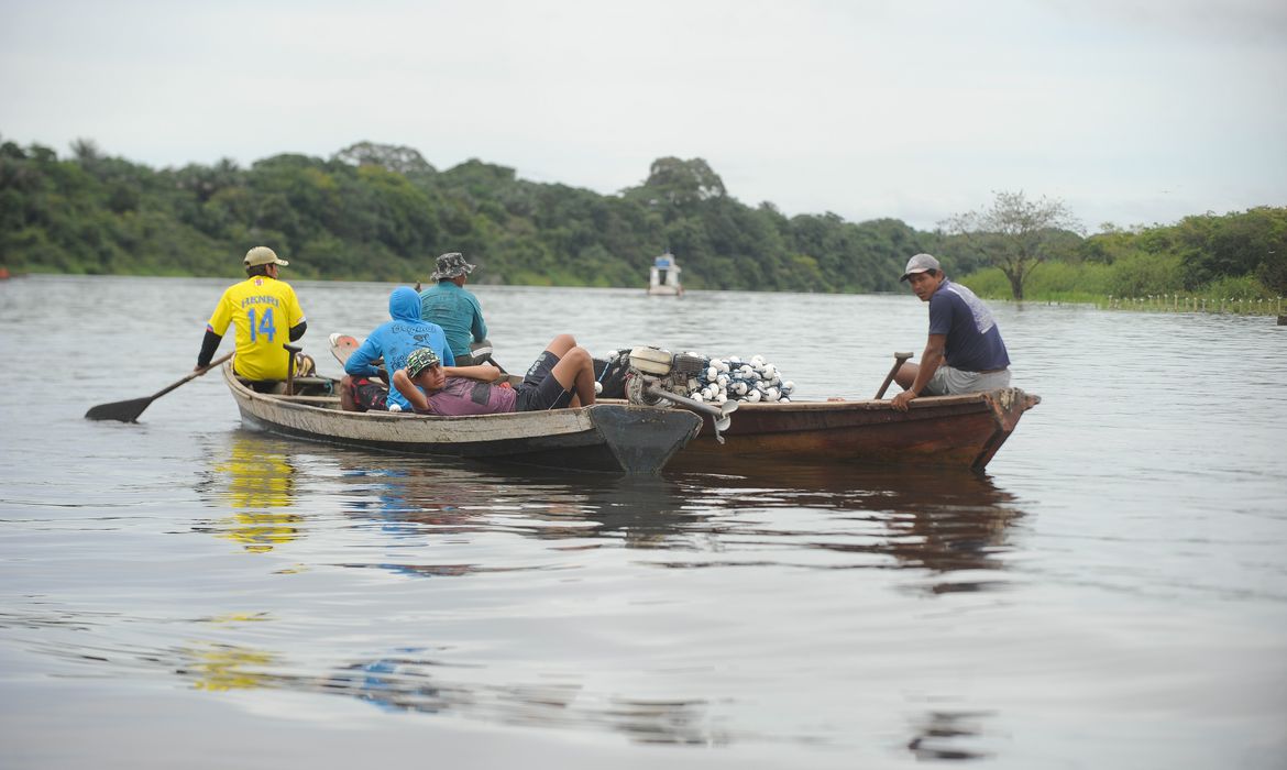 Amazonas lidera a área total com seca no Brasil em abril de 2023