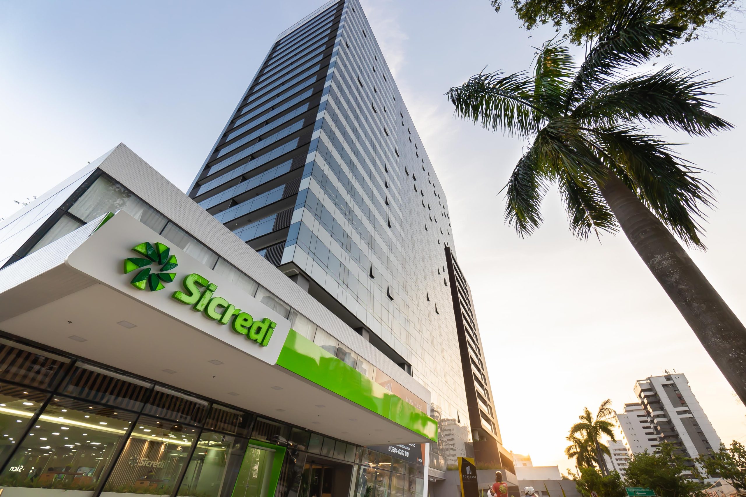 Presença física contribui para inclusão financeira efetiva, aponta estudo do Sicredi 