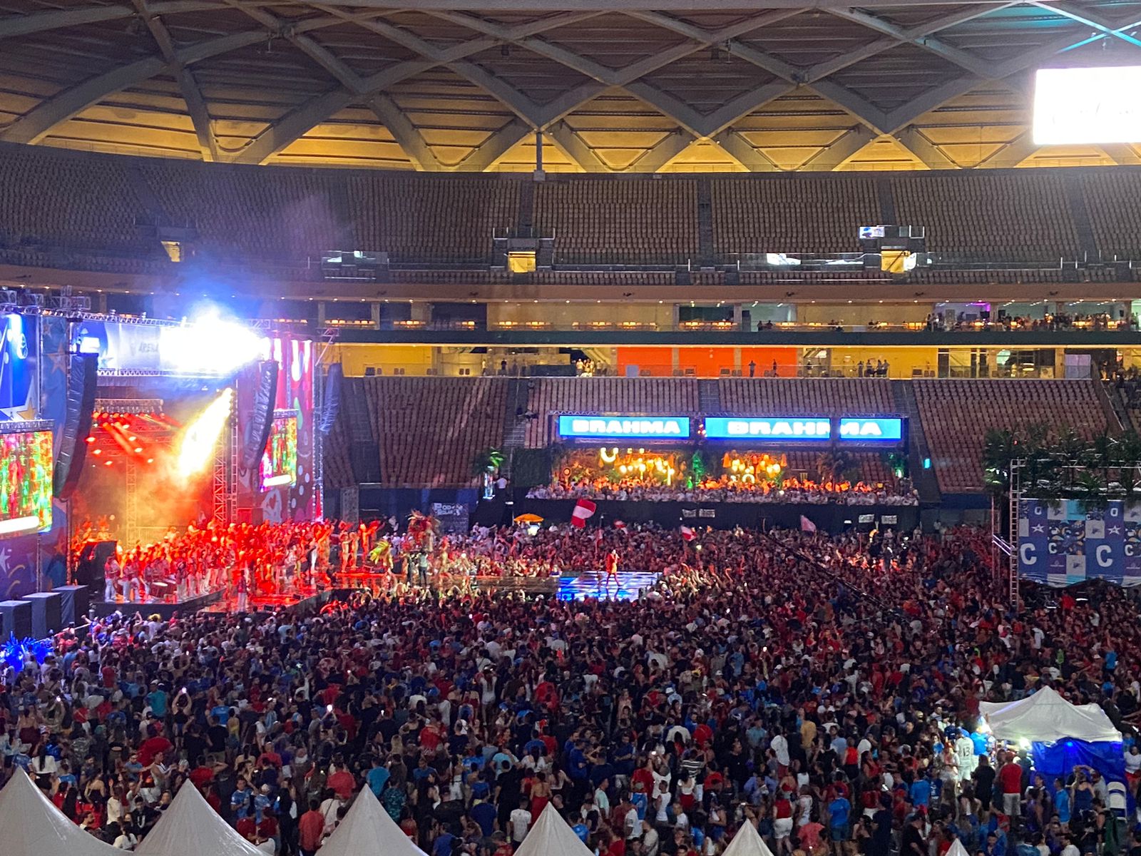 Arena Planeta Boi agita torcedores de Caprichoso e Garantido em Manaus