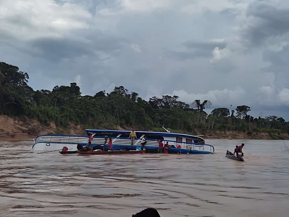 Barco afunda com suprimentos e municípios sofrem com desabastecimento no AM