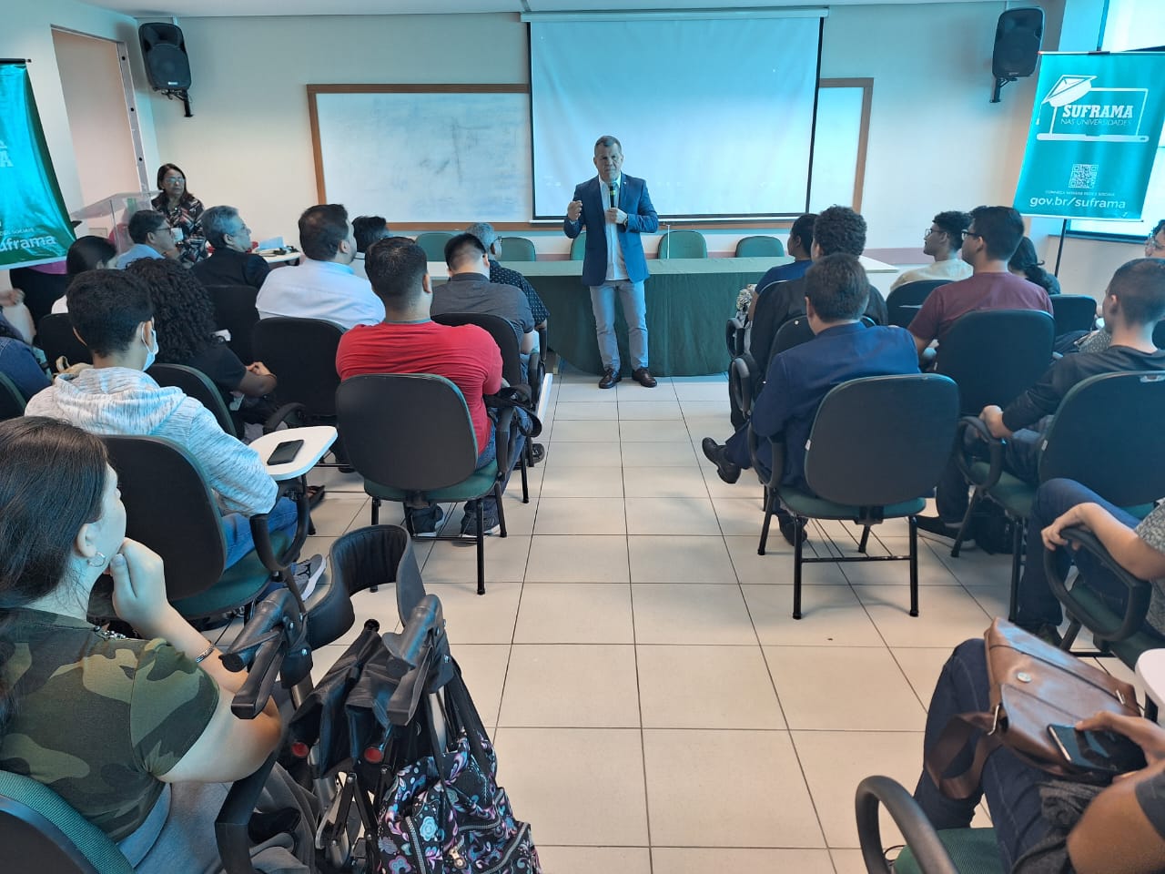 “Suframa nas Universidades”: Acadêmicos da UEA conhecem a história da ZFM