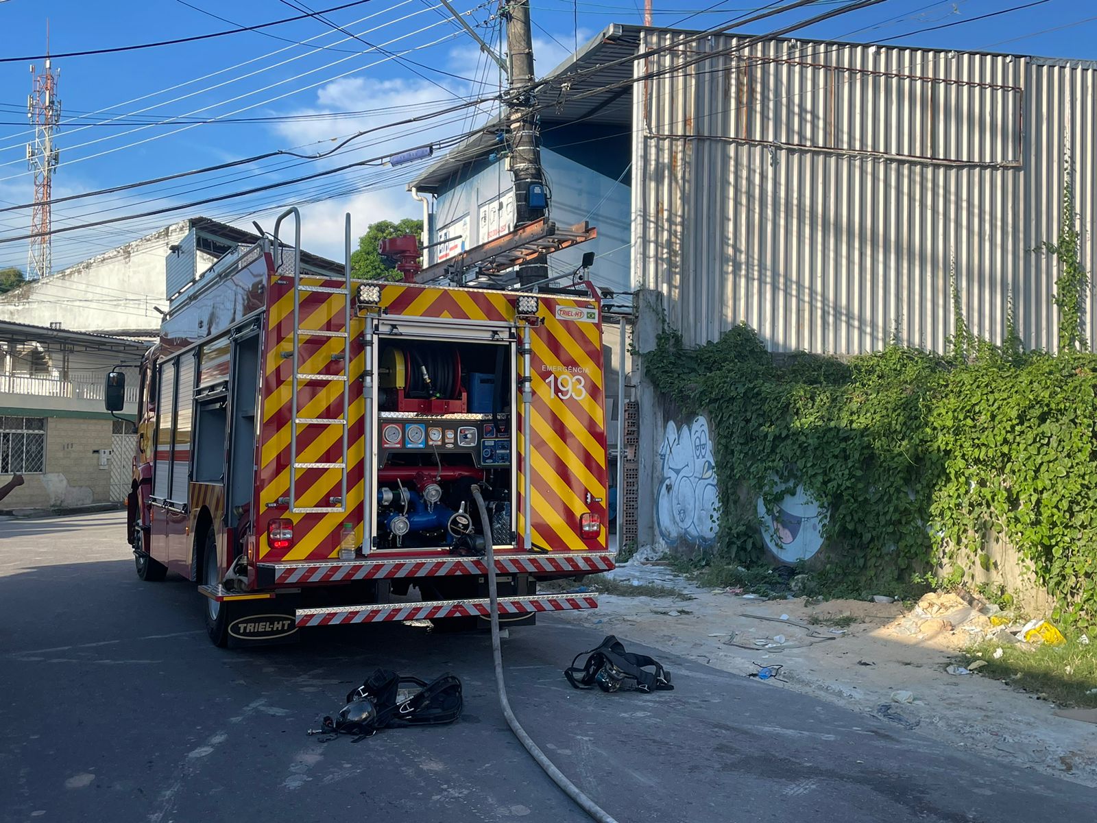 VÍDEO: incêndio atinge casa na Zona Centro-Sul de Manaus