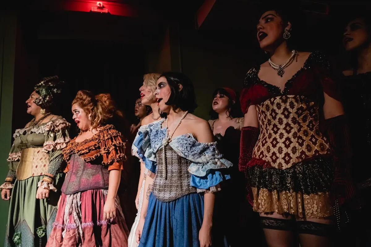 ‘Cabaré Chinelo’ no Teatro Amazonas