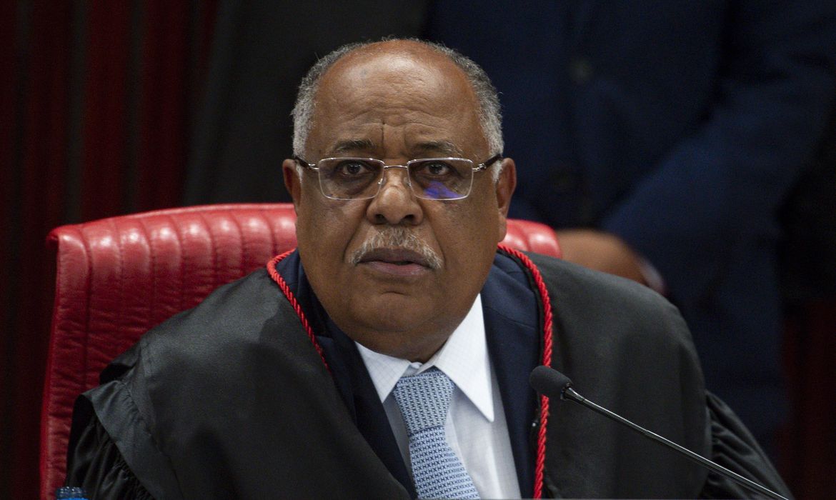 Relator no TSE volta a defender inclusão de minuta golpista em ação contra Bolsonaro