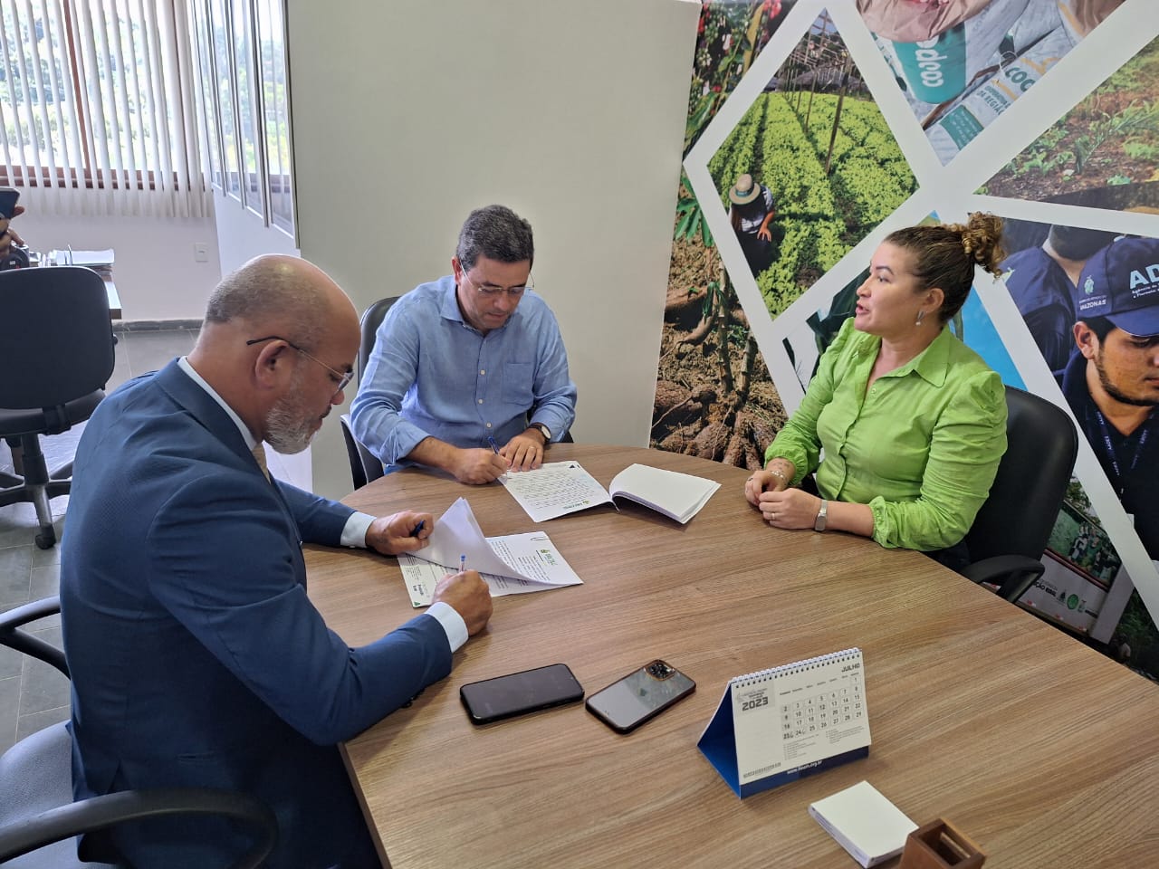 Governo repassa R$ 600 mil para impulsionar o setor primário em Iranduba e Juruá