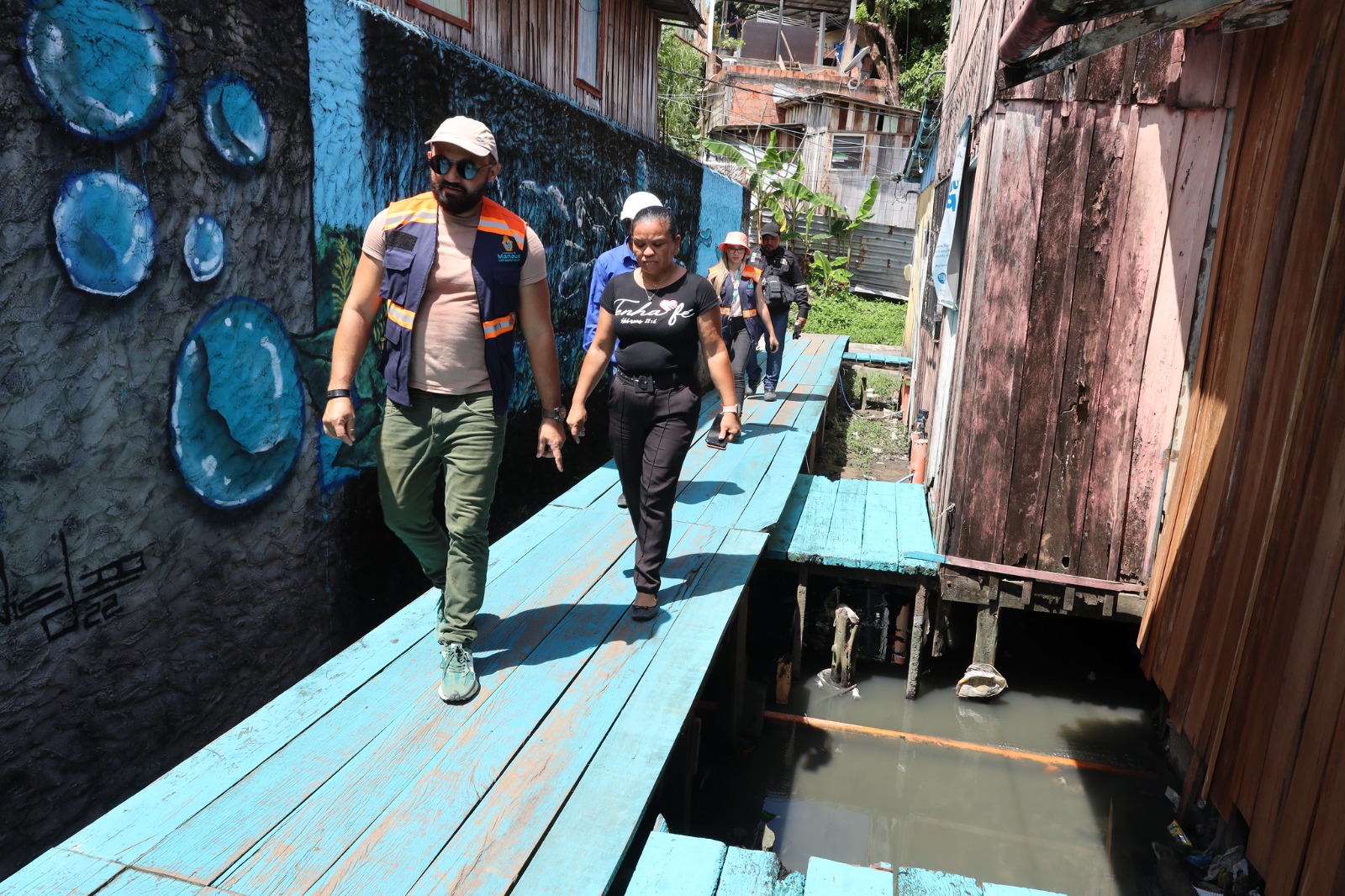 Manaus avança em índice de saneamento e moradores do beco Nonato recebem rede de esgoto e água tratada