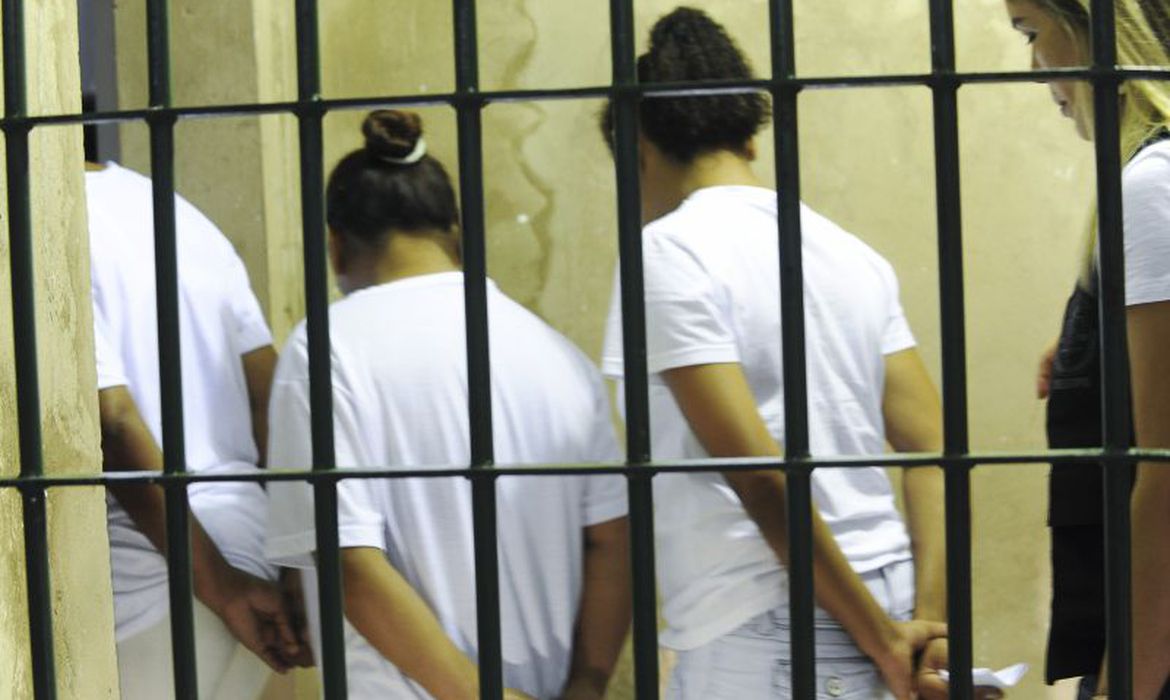 Grávidas ainda são encarceradas no Brasil mesmo após decisão do STF