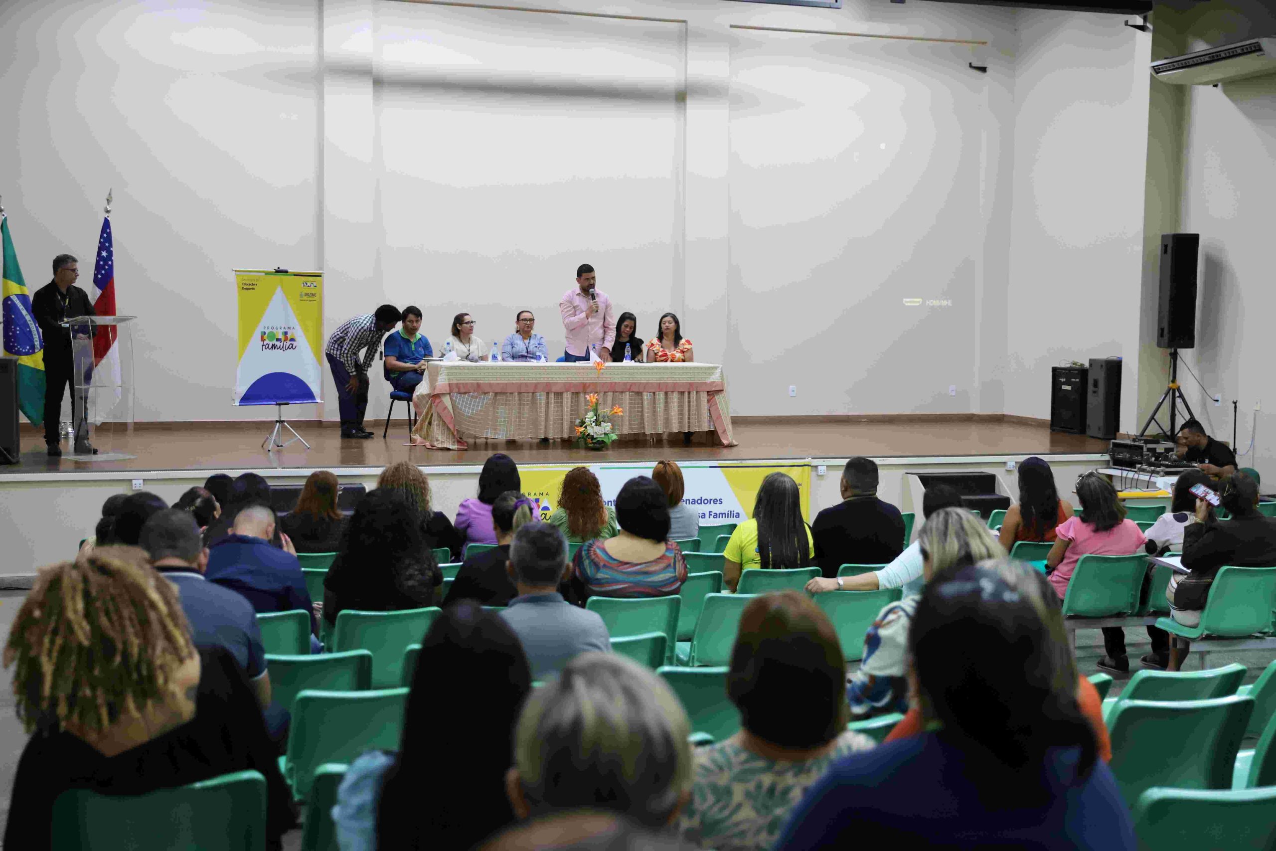 Education Department holds meeting of Bolsa Família municipal coordinators