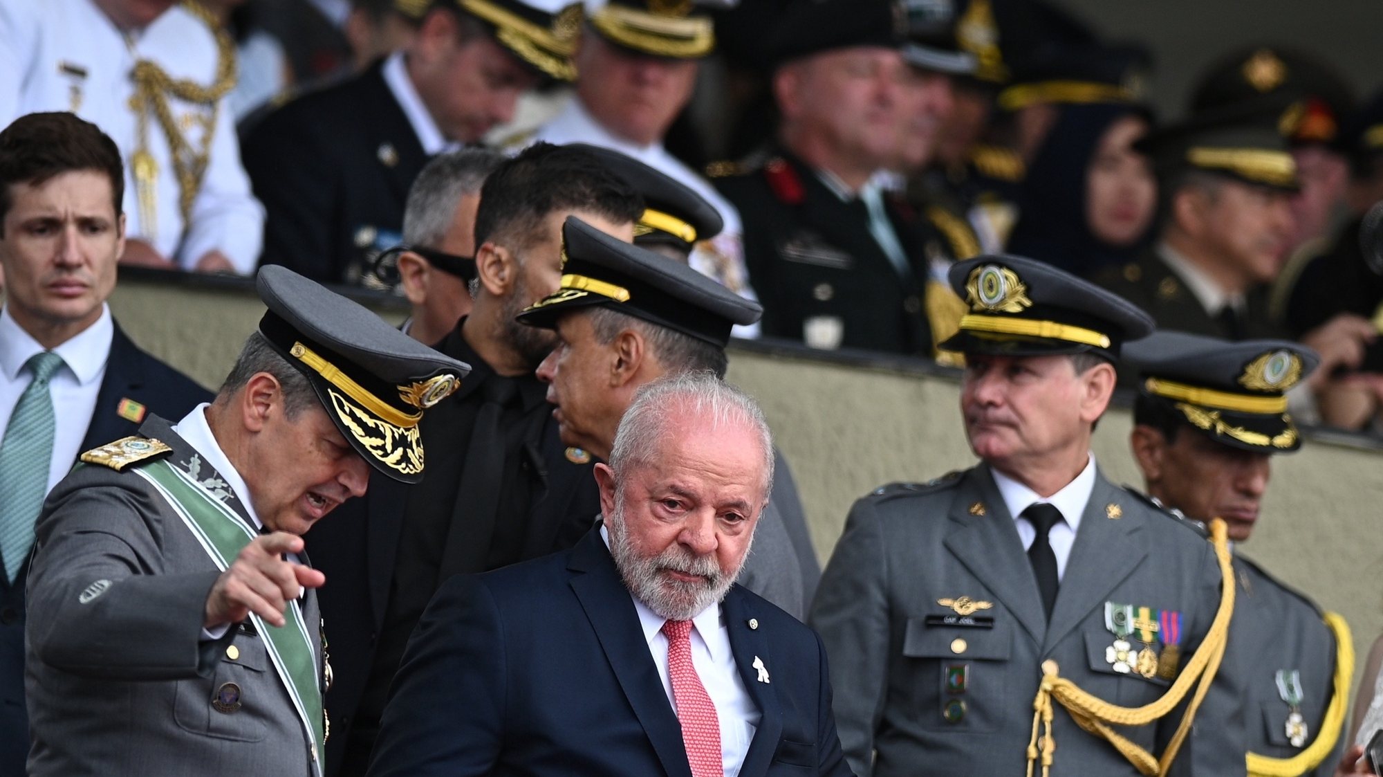 PEC vai exigir que só militares da reserva possam disputar eleições