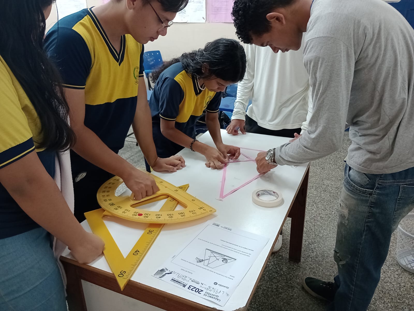 Estudantes de escolas públicas de Manaus ganham ouro em Olimpíada de Matemática