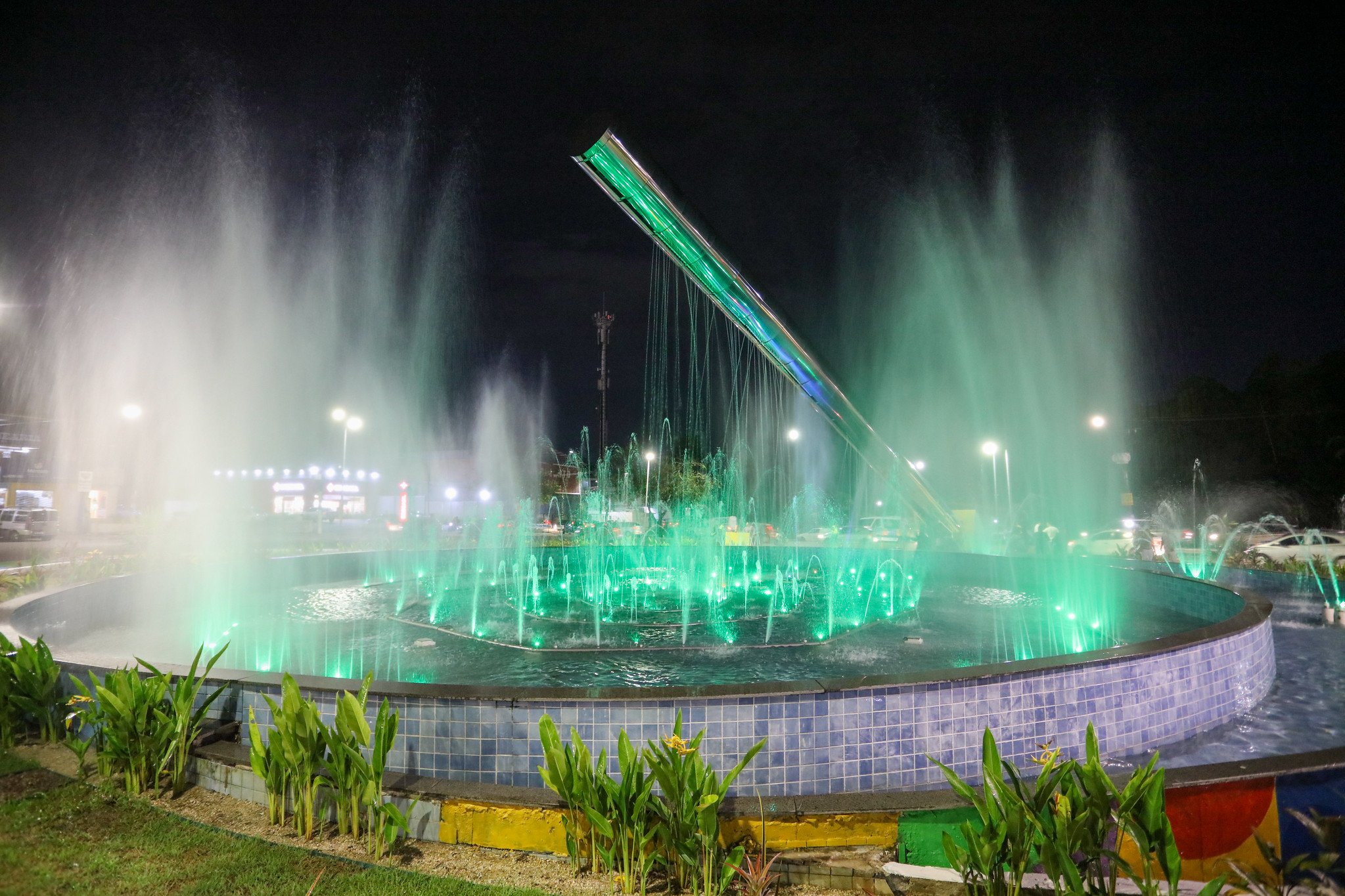 Com chafariz e show das águas, rotatória do Mindu é entregue revitalizada em Manaus