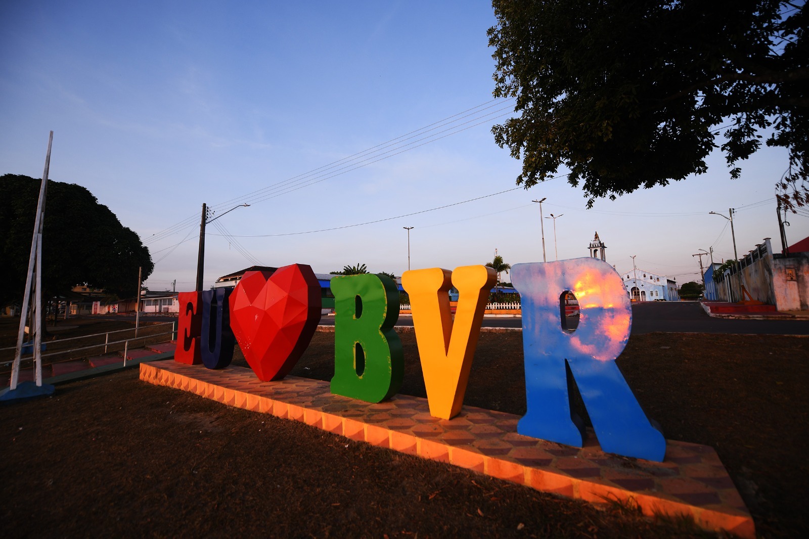 Programas estaduais desenvolvem o turismo no interior do Amazonas