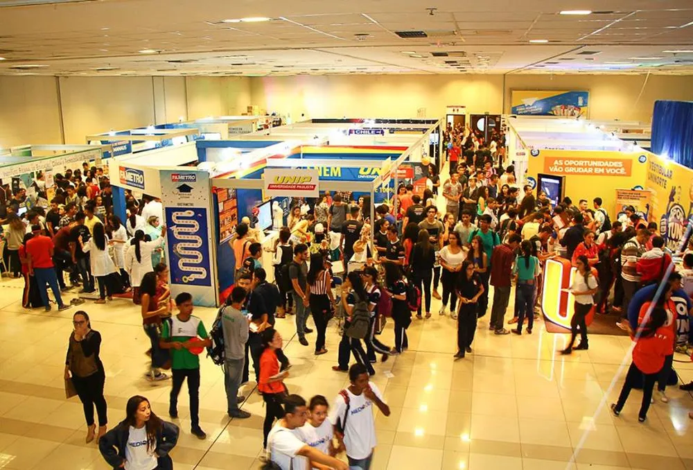 Lecture on career choice is offered at the North Student Fair, in Manaus