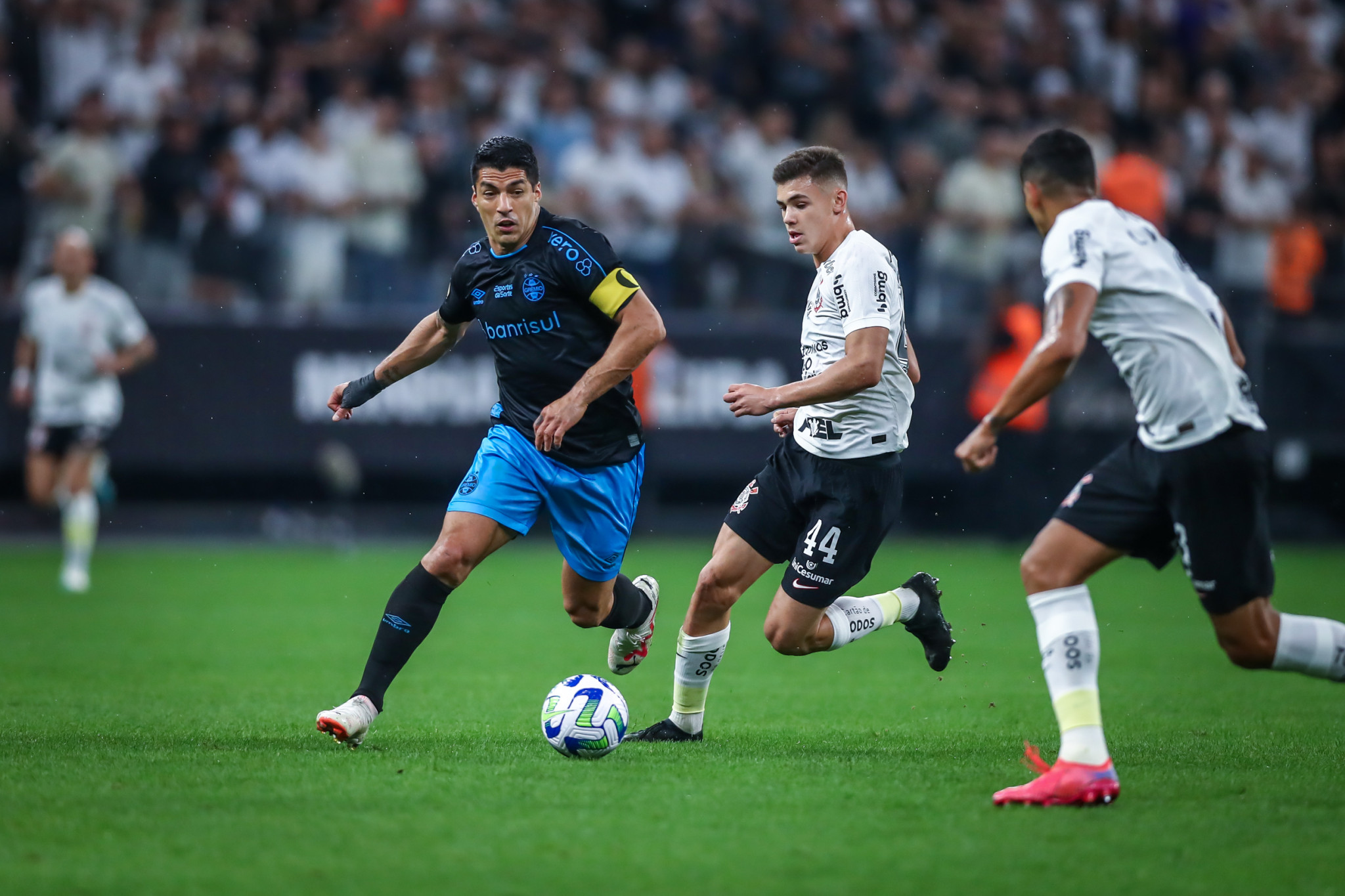 Corinthians and Grêmio draw in an electrifying game with eight goals