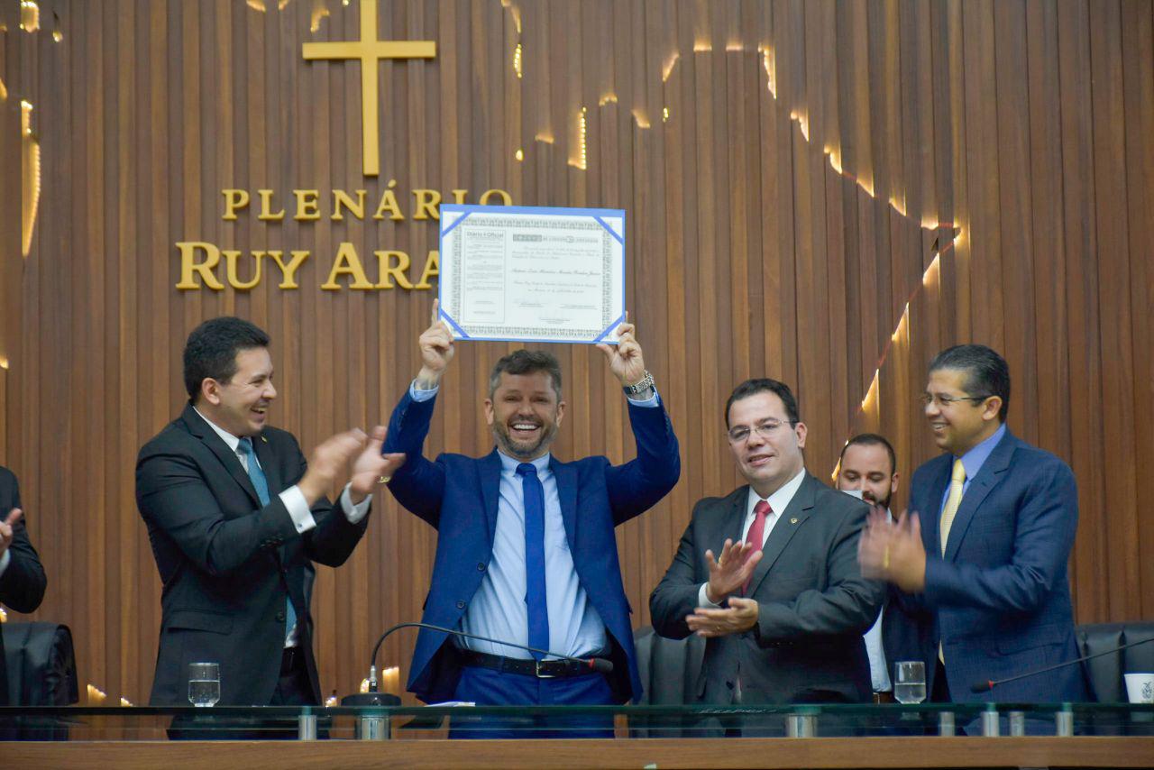 Delegate Antônio Rondon Júnior receives Citizenship Title of Amazonas from Aleam