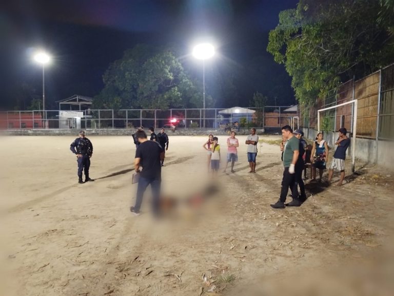 Assista: Homem morre e outras pessoas ficam feridas durante tiroteio em  campo de futebol na zona Leste de Manaus