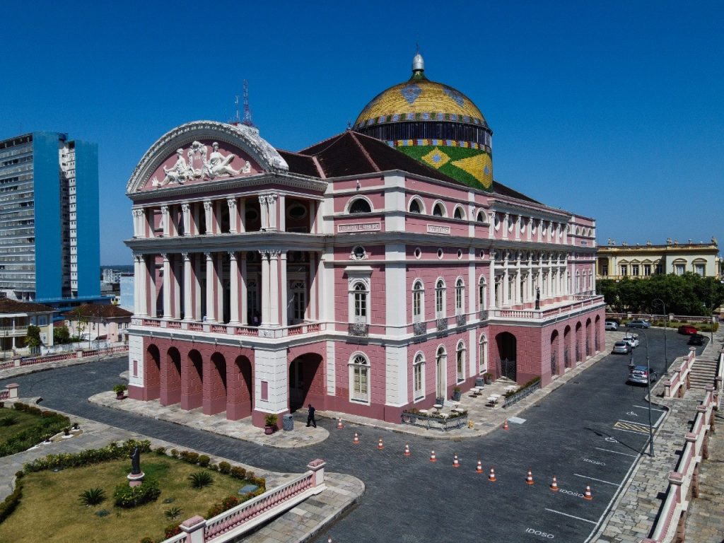 Dance, theater and music shows take place at Teatro Amazonas