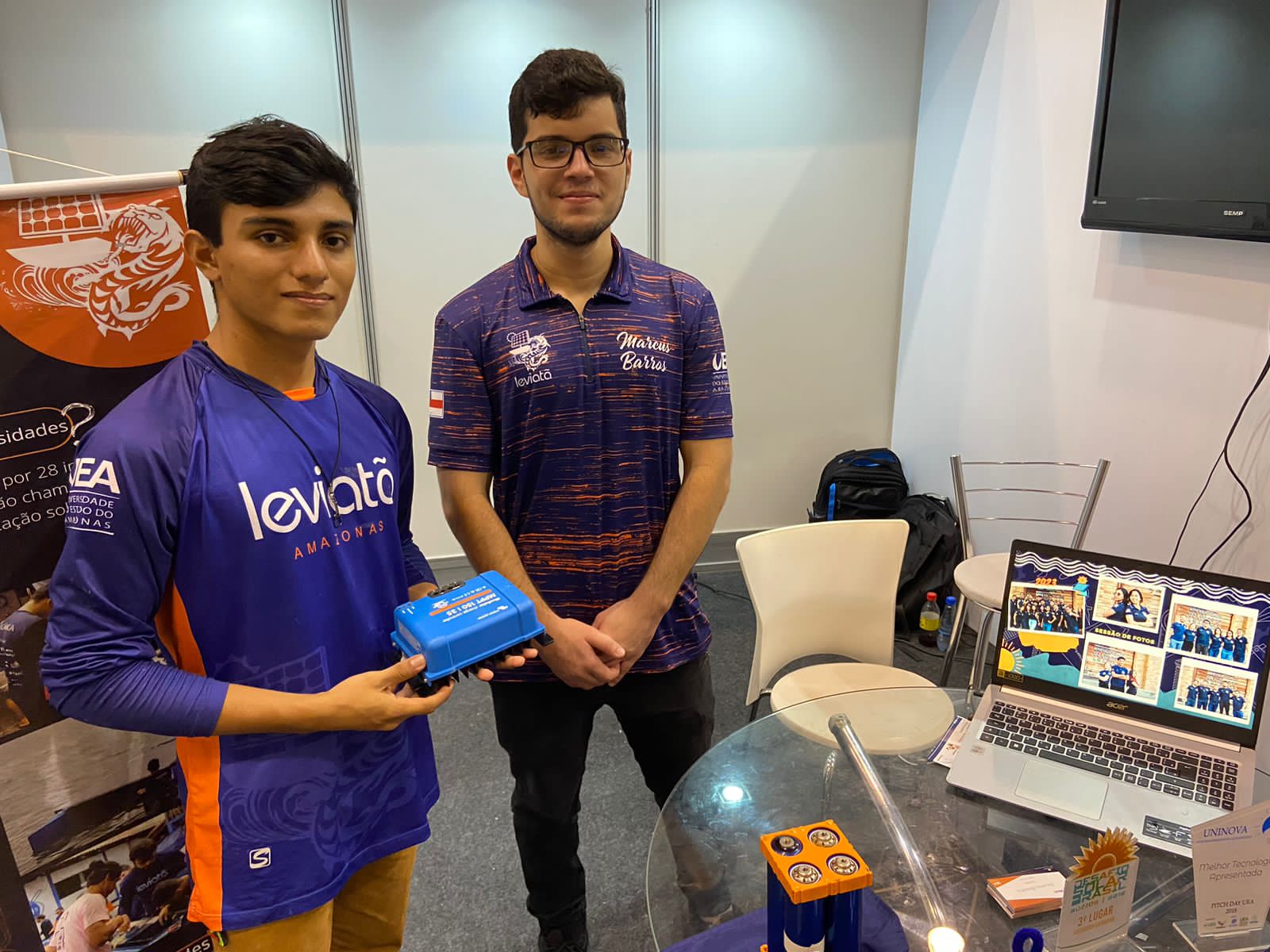 Universitários da UEA criam projeto de barco Catamarã movido à energia solar