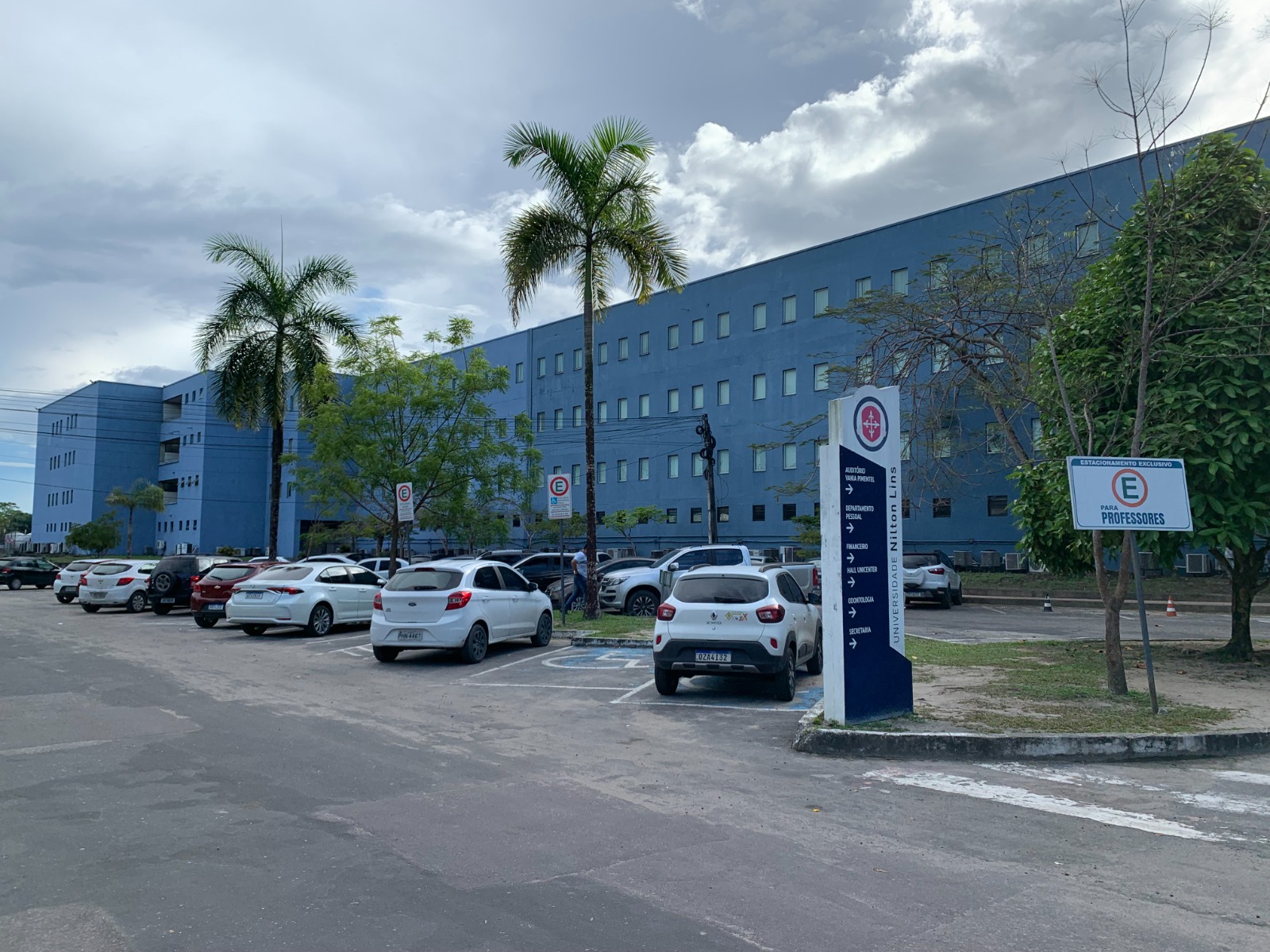 Especialistas debatem futuro da economia e empreendedorismo durante evento em Manaus